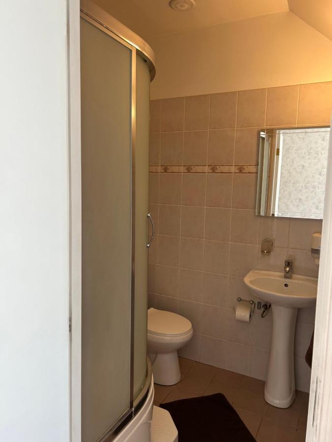 Radi Hotel Brocēni Kültér fotó