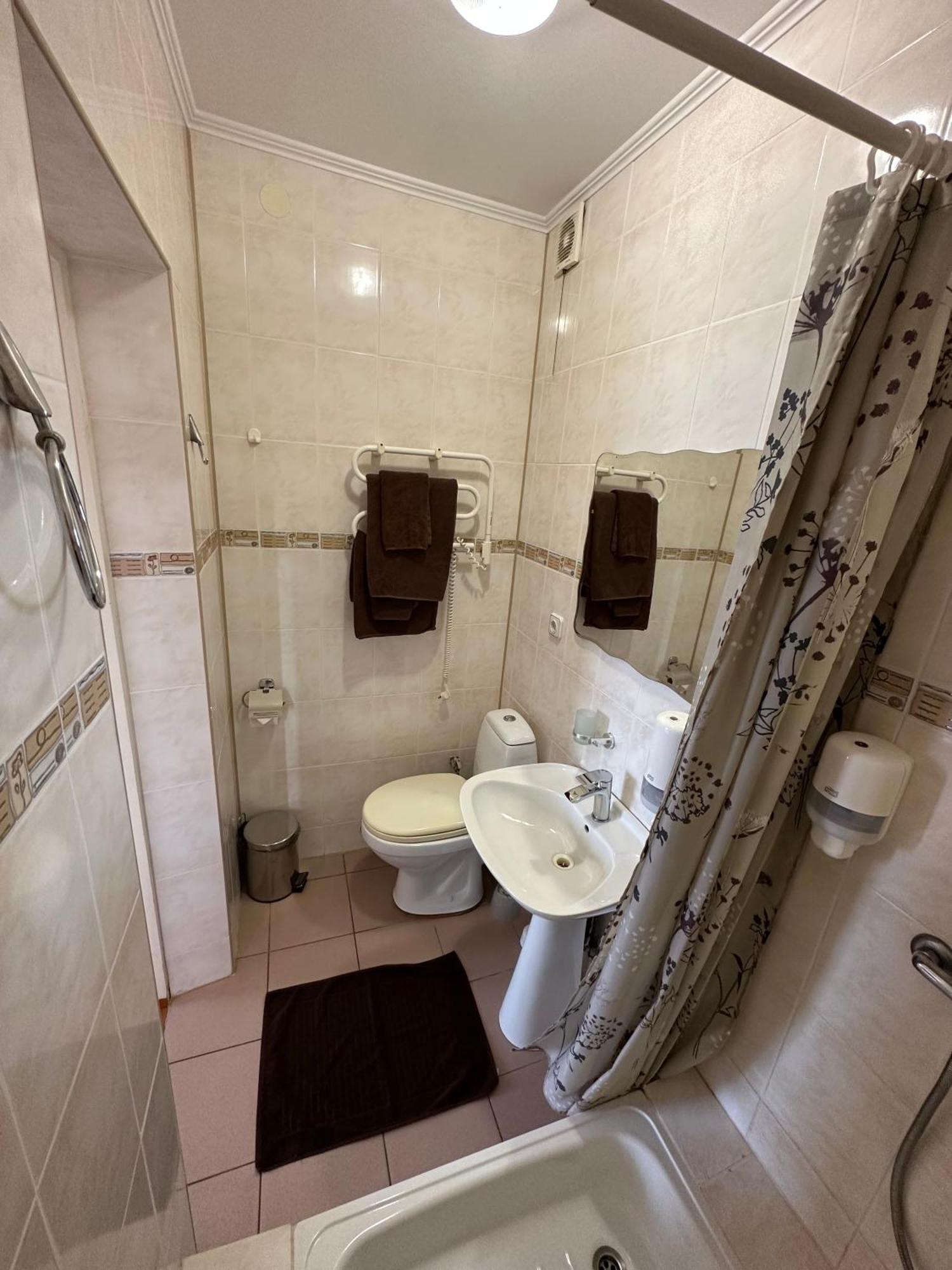 Radi Hotel Brocēni Kültér fotó