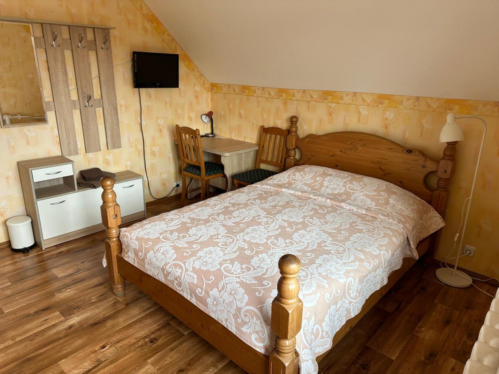 Radi Hotel Brocēni Kültér fotó